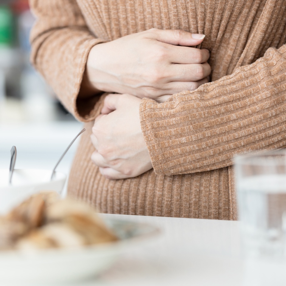 Sick woman has stomach ache,belly pain,painful in abdomen while eating,inflammation of stomach and intestines,gastrointestinal problems,Gastroenteritis,Dyspepsia,Gallstones,Inflammatory Bowel Disease